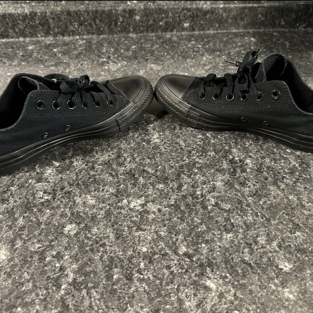 Converse Black Low Top Sneakers Women’s Size 7 Men’s Size 5 - Picture 5 of 8